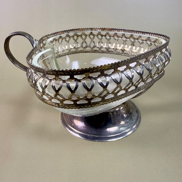 Vintage English Silverplate & Glass Heart Basket | Footed Handle Dish | England - Picture 7 of 16